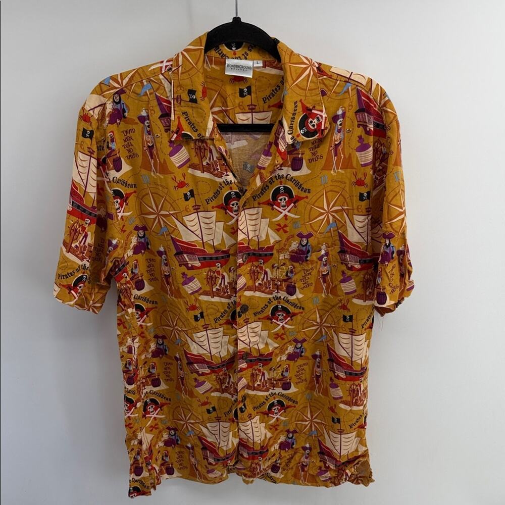 Wonder Ground Gallery Disney Pirates of the Caribbean novelty button up top L - Picture 2 of 8